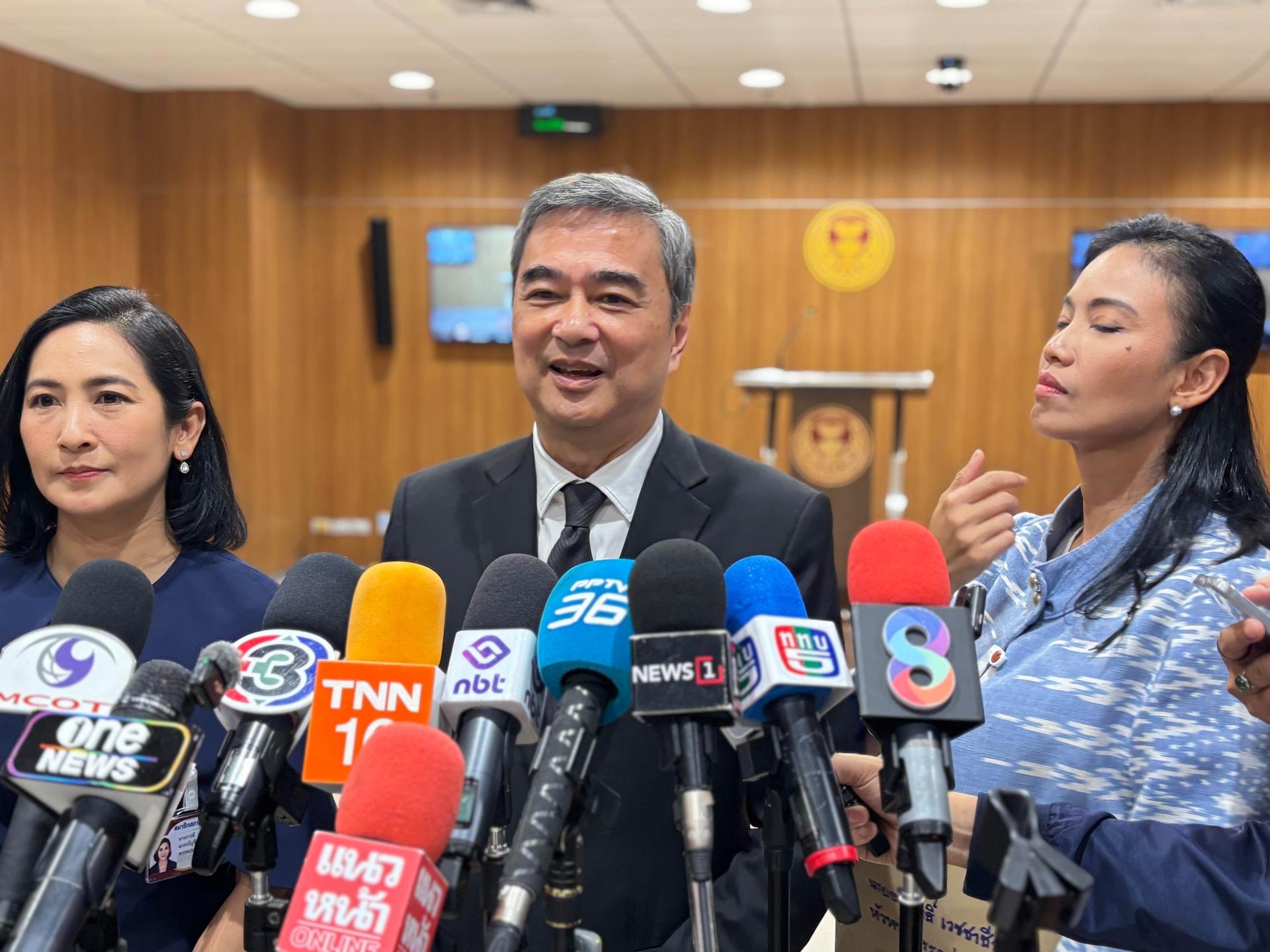 หัวหน้าพรรคประชาธิปัตย์ ขอรัฐบาลจัดสรรเวลาอภิปรายไม่ไว้วางใจให้เพียงพอ ตรวจสอบนายกฯ และ รมต. รวม 18 คน
